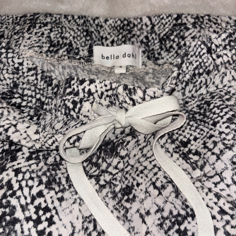 Bella Dahl Black and White Snakeskin Printed Joggers -Small